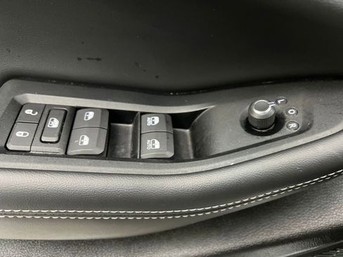 Used 2024 Jeep Grand Cherokee L Limited w/ Luxury Tech Group II image 12