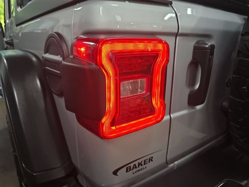 Used 2024 Jeep Wrangler Unlimited Rubicon w/ Convenience Group AWD/4WD image 32
