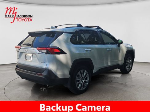 Used 2025 Toyota RAV4 XLE Premium FWD image 9