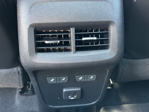 Used 2020 Chevrolet Equinox Premier AWD/4WD image 16