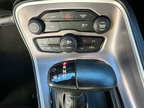 Used 2022 Dodge Challenger SXT image 27