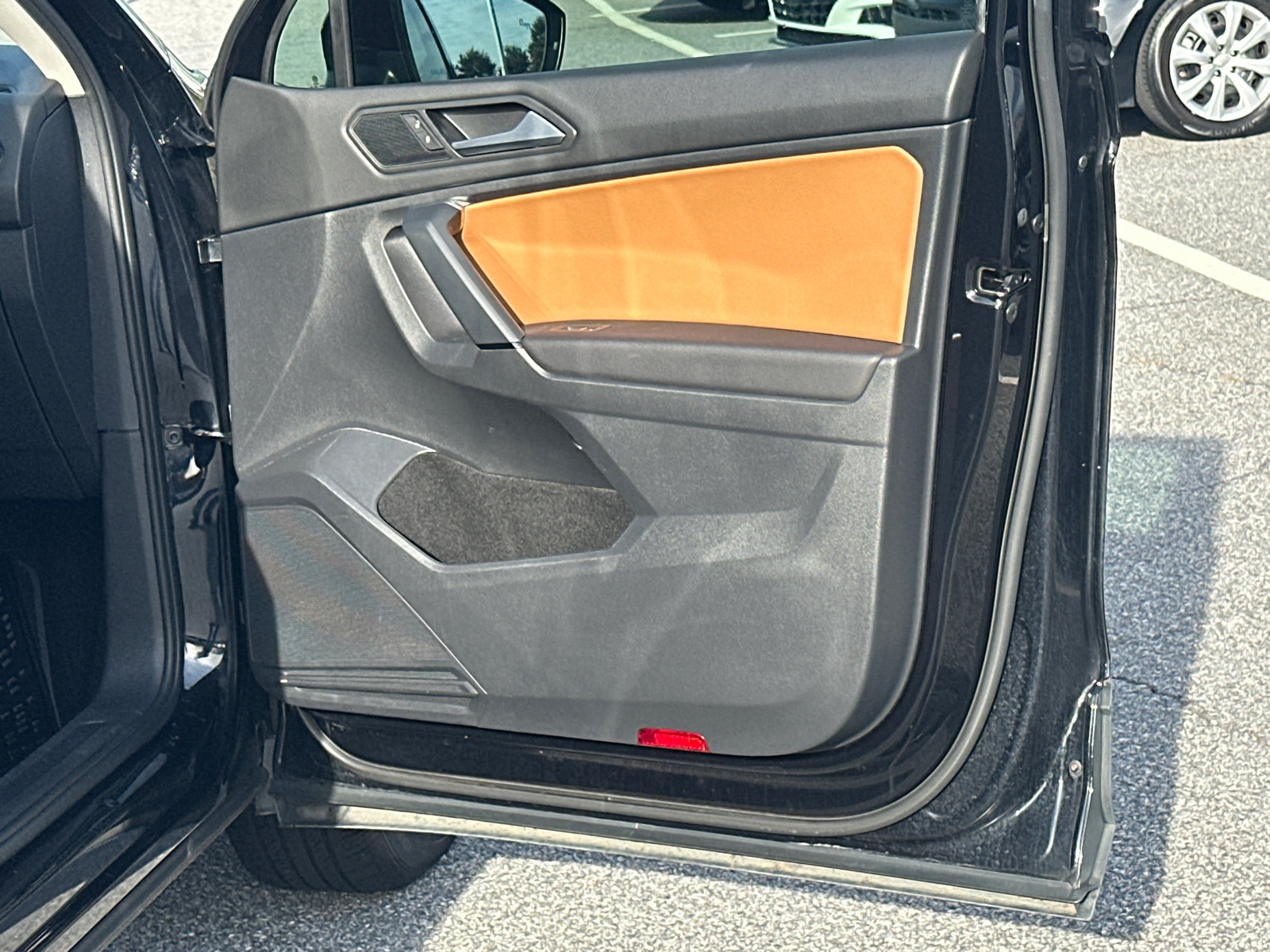 Used 2019 Volkswagen Tiguan SEL FWD image 14