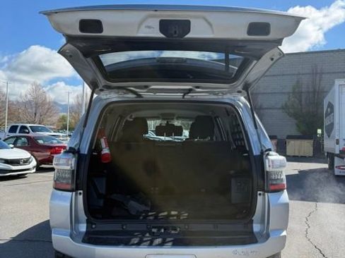 Used 2018 Toyota 4Runner SR5 AWD/4WD image 9