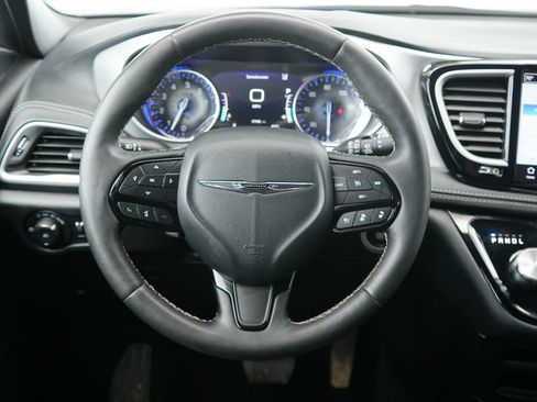 Used 2024 Chrysler Pacifica Touring-L w/ S Appearance Package FWD image 13