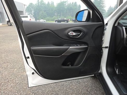 Used 2019 Jeep Cherokee Limited AWD/4WD image 38