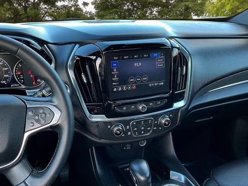 Used 2023 Chevrolet Traverse High Country image 9