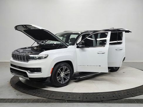 Used 2023 Jeep Grand Wagoneer 4WD image 11