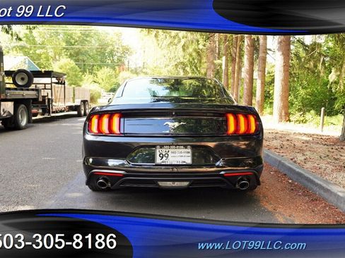 Used 2018 Ford Mustang Coupe RWD image 9