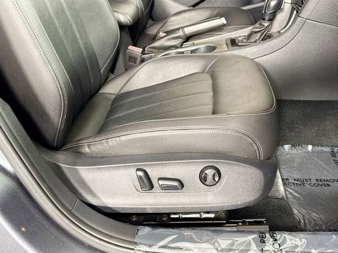 Used 2022 Volkswagen Passat 2.0T image 37