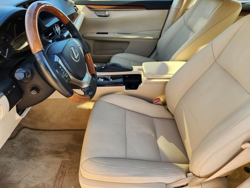 Used 2015 Lexus ES 300h image 16