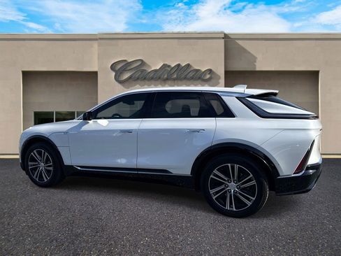 Certified 2024 Cadillac Lyriq Luxury AWD/4WD image 5