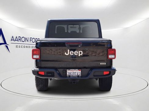 Used 2020 Jeep Gladiator Overland w/ Trailer Tow Package AWD/4WD image 5
