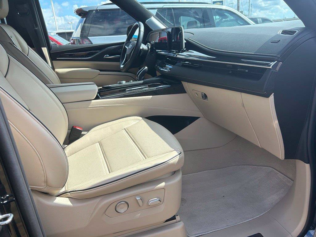 Used 2024 Cadillac Escalade Premium Luxury w/ Performance Package AWD/4WD image 3