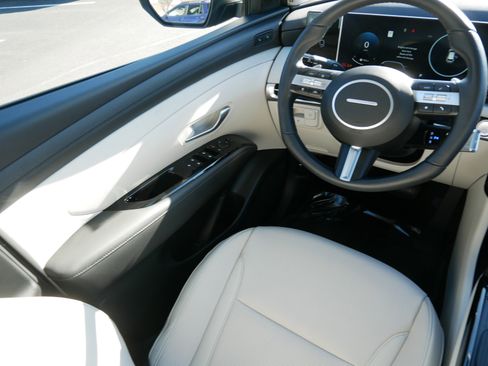 Used 2025 Hyundai Tucson Limited image 9