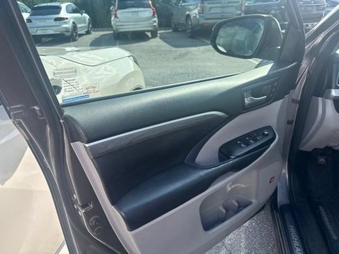 Used 2018 Toyota Highlander Limited AWD/4WD image 22