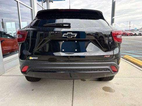 New 2026 Chevrolet Trax RS w/ Sunroof Package FWD image 5
