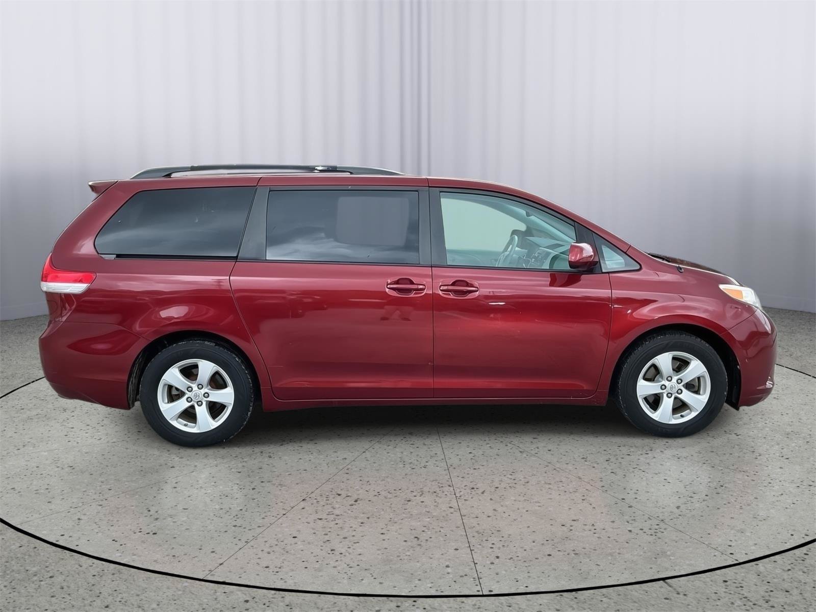 Used 2011 Toyota Sienna LE w/ Towing Pkg FWD image 6