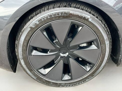 Used 2025 Tesla Model 3 Long Range AWD/4WD image 32