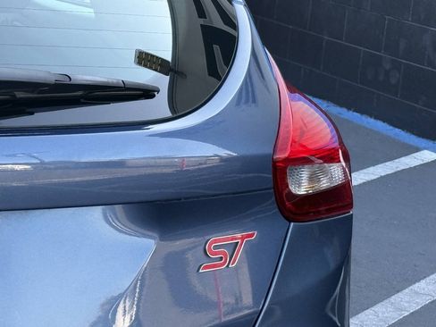 Used 2018 Ford Focus ST w/ Equipment Group 401A FWD image 27