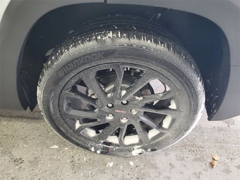 Used 2023 GMC Terrain SLT w/ Elevation Edition image 32