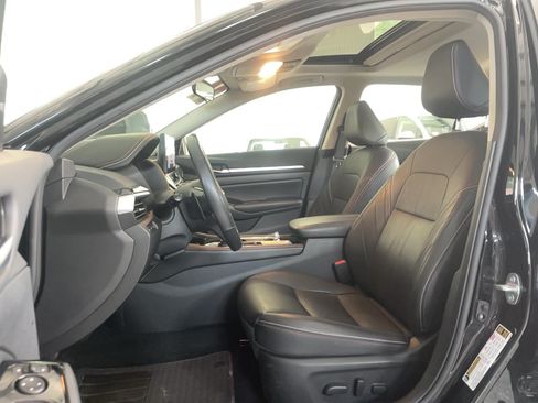 Used 2024 Nissan Altima 2.5 SR w/ SR Premium Package AWD/4WD image 5