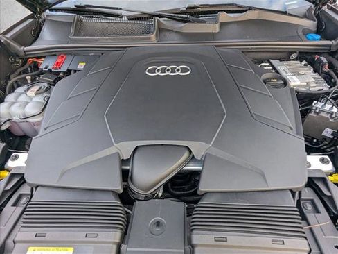 Used 2022 Audi Q8 Prestige image 24