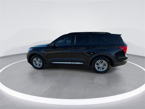 Used 2021 Ford Explorer XLT image 7