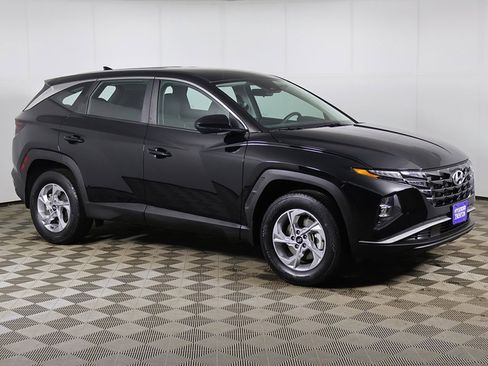Certified 2024 Hyundai Tucson SE image 2