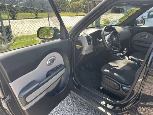 Used 2014 Kia Soul FWD image 4