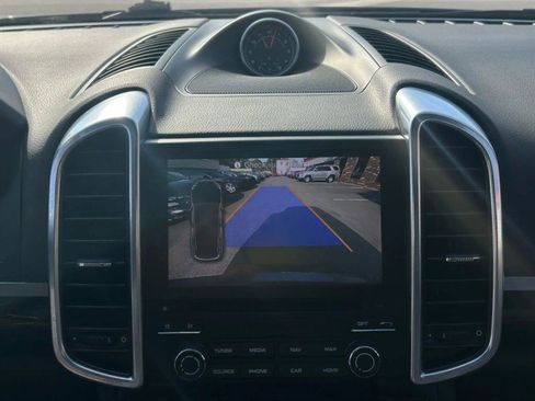 Used 2018 Porsche Cayenne Sport Utility 4D image 12