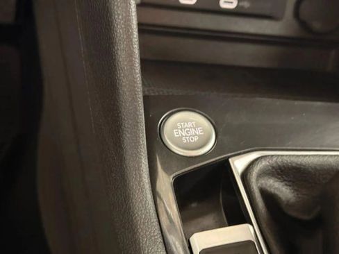 Used 2022 Volkswagen Tiguan SE w/ Panoramic Sunroof Package AWD/4WD image 29