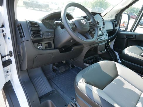 New 2025 RAM ProMaster 3500 w/ Premium Convenience Group image 4