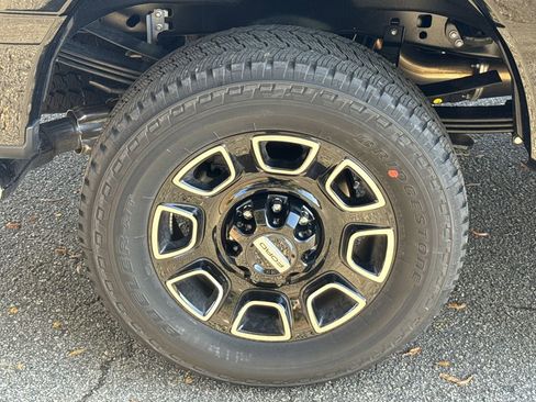 New 2025 Ford F350 Platinum w/ FX4 Off-Road Package AWD/4WD image 17