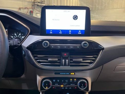 Used 2022 Ford Escape SE w/ SE Sport Appearance Package FWD image 21