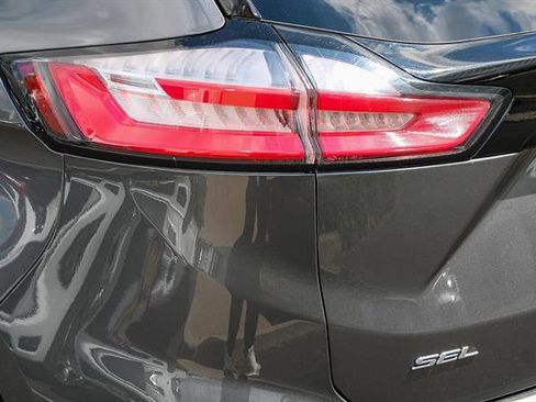 Used 2023 Ford Edge SEL image 11