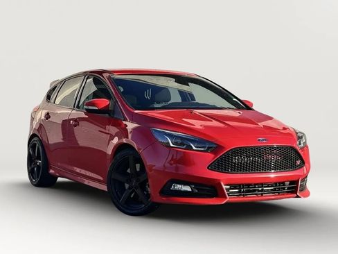 Used 2016 Ford Focus ST FWD image 3