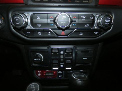 Used 2023 Jeep Wrangler Unlimited Rubicon image 16