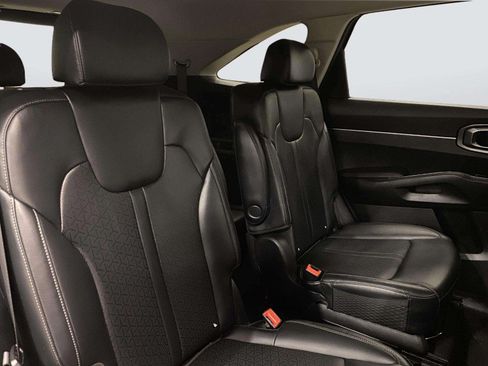 Used 2022 Kia Sorento S FWD image 33