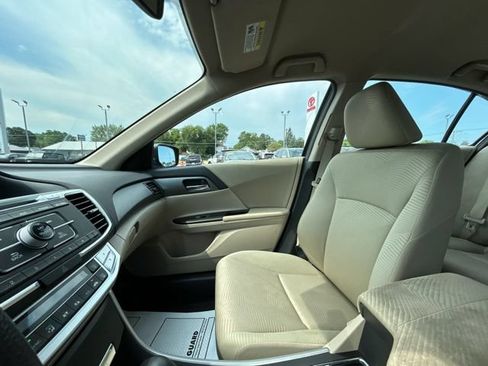 Used 2015 Honda Accord LX image 40
