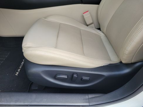 Used 2023 Nissan Maxima SV w/ Floor Mat Group FWD image 5