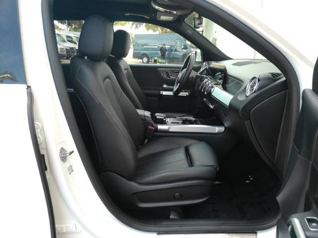 Used 2022 Mercedes-Benz GLB 250 4MATIC w/ Premium Package Lite image 19