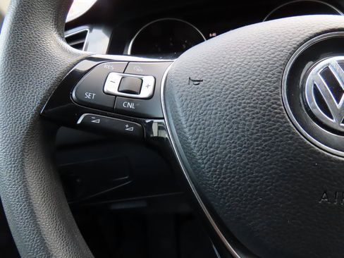 Used 2018 Volkswagen Tiguan S image 33