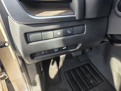 Used 2025 Nissan Rogue Platinum w/ Platinum Premium Package image 16