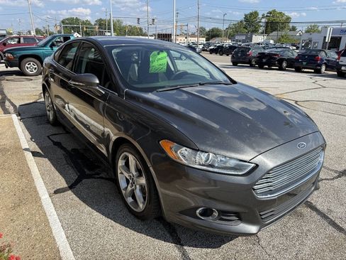 Used 2016 Ford Fusion SE FWD image 4