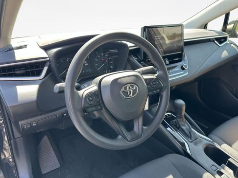 Used 2025 Toyota Corolla LE image 11