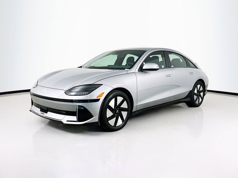 Used 2024 Hyundai Ioniq 6 SE RWD image 3