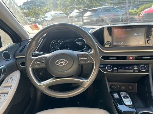 Certified 2022 Hyundai Sonata SEL w/ Convenience Package FWD image 9