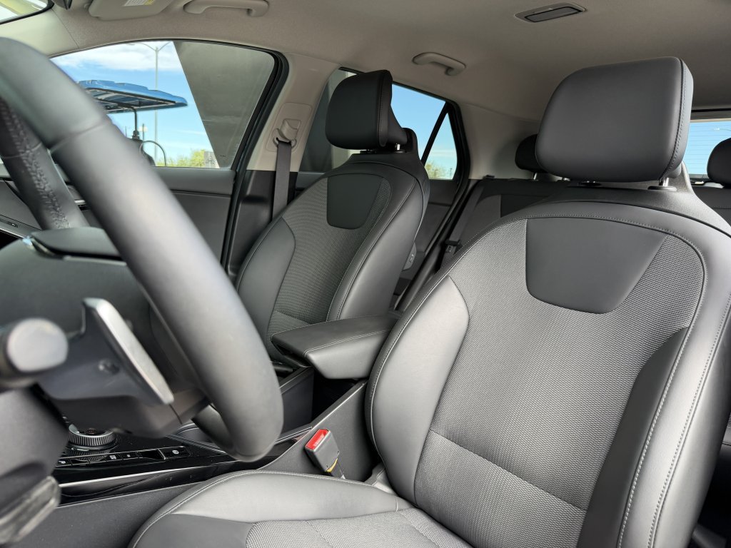 Used 2023 Kia Niro EX FWD image 32