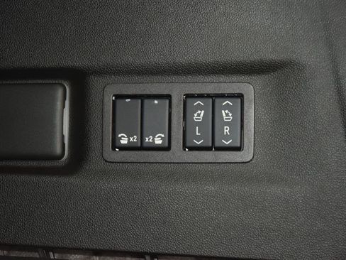 Used 2024 Chevrolet Suburban Z71 w/ Off-Road Capability Package AWD/4WD image 24
