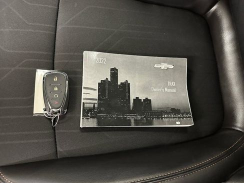 Certified 2022 Chevrolet Trax LT w/ LT Convenience Package image 4